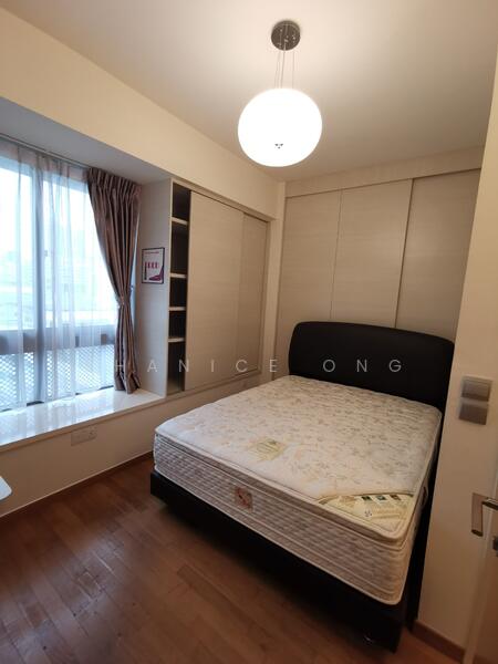 Queen size Sealy mattress 