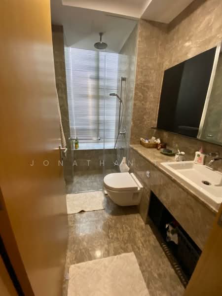 Helios Residences, 15 Cairnhill Circle, 3 Bedrooms, 1,668 sqft, Apartment For Rent, by Jonathan Tan, 23591375 - Common Bathroom - PropertyGuru.com.sg