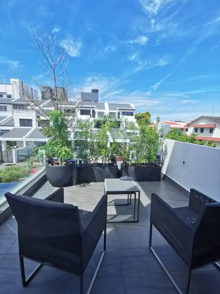 ❤️ WOW SHOWFLAT LOOK ALIKE MOVE IN CONDITION FH LANDED. ALMOST SOLD!, Lorong Sarina, 4 Bedrooms, 3,400 sqft, Terraced House For Sale, by Li Rong Teh, 23592693 - PropertyGuru.com.sg