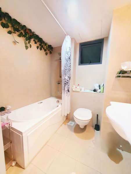 Pinnacle @ Duxton, 1B Cantonment Road, 3 Bedrooms, 1,022 sqft, HDB Flat For Rent, by Jes Ng Bee Lan, 23593324 - Master Bathroom - PropertyGuru.com.sg