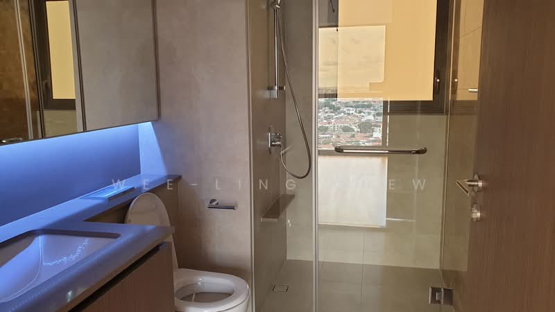 Seaside Residences, 12 Siglap Link, 2 Bedrooms, 807 sqft, Condominium For Rent, by Wee-Ling Chew, 23596281 - MBR ensuite bathroom - PropertyGuru.com.sg