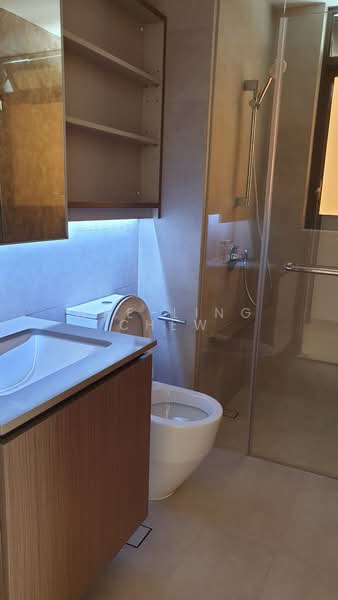 Seaside Residences, 12 Siglap Link, 2 Bedrooms, 807 sqft, Condominium For Rent, by Wee-Ling Chew, 23596281 - Common bathroom - PropertyGuru.com.sg