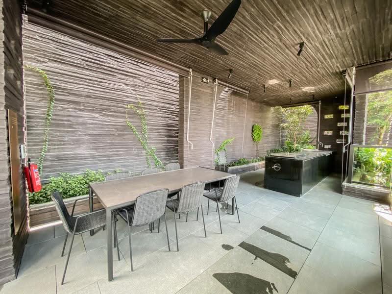 Martin Modern, 8 Martin Place, Orchard / River Valley, 2 Bedrooms, 883 sqft, Apartment For Rent, by Sheena Heng, 23599225 - PropertyGuru.com.sg