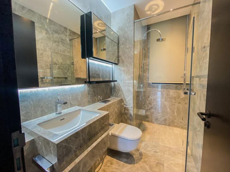 Martin Modern, 8 Martin Place, Orchard / River Valley, 2 Bedrooms, 883 sqft, Apartment For Rent, by Sheena Heng, 23599225 - Bathroom - PropertyGuru.com.sg