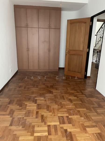 Pinewood Grove, Pinewood Grove, 6 Bedrooms, 3,476 sqft, Terraced House For Rent, by Jane Chia, 23600816 - Level 2 bedroom - PropertyGuru.com.sg