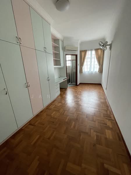 Pinewood Grove, Pinewood Grove, 6 Bedrooms, 3,476 sqft, Terraced House For Rent, by Jane Chia, 23600816 - Level 3 bedroom - PropertyGuru.com.sg