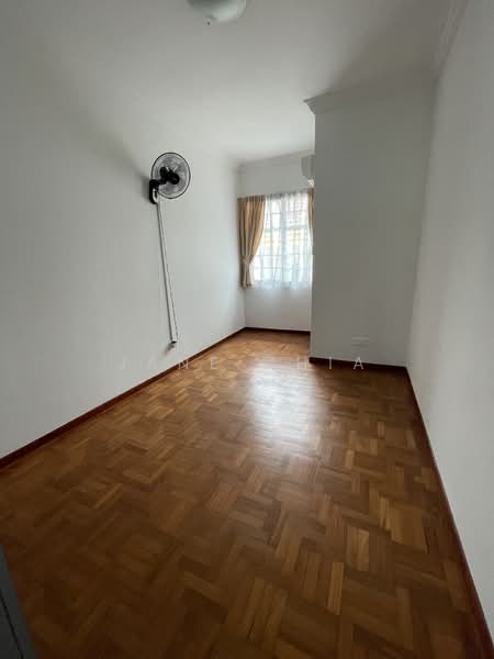 Pinewood Grove, Pinewood Grove, 6 Bedrooms, 3,476 sqft, Terraced House For Rent, by Jane Chia, 23600816 - Bedroom 3 (Level 3) - PropertyGuru.com.sg