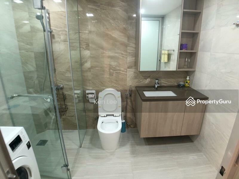 NEW / MODERN BATHROOM WITH WASHER CUM DRYER COMBO