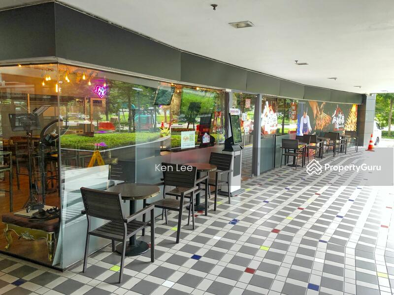 DON’T FEEL LIKE WALKING TOO FAR FOR FOOD? YOU GET EATERIES RIGHT DOWNSTAIRS 