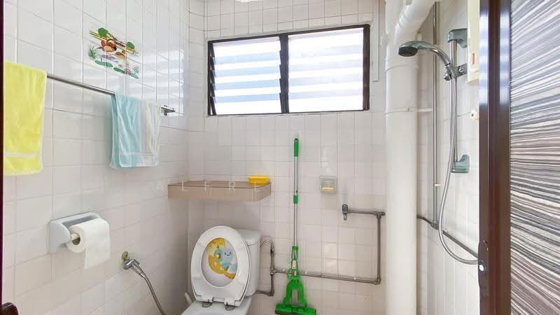 316 Bukit Batok Street 32, 316 Bukit Batok Street 32, Dairy Farm / Bukit Panjang / Choa Chu Kang, 2 Bedrooms, 1,000 sqft, HDB Flat For Rent, by Alfred Tan, 23602383 - Common Bathroom - PropertyGuru.com.sg