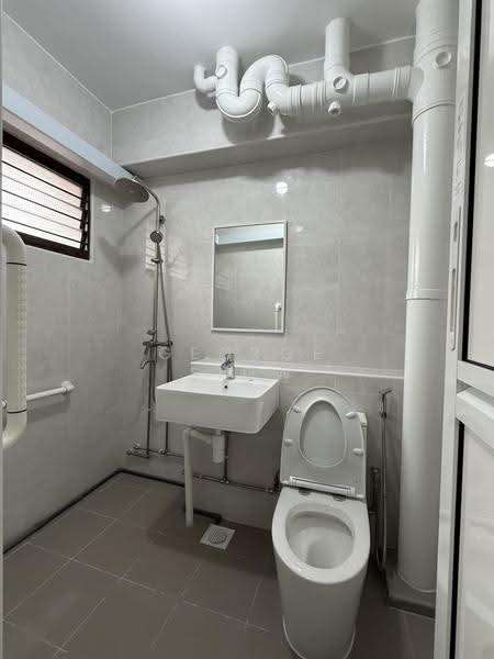 372 Tampines Street 34, 372 Tampines Street 34, Pasir Ris / Tampines, 3 Bedrooms, 1,076 sqft, HDB Flat For Rent, by George Siow, 23610069 - Bathroom - PropertyGuru.com.sg