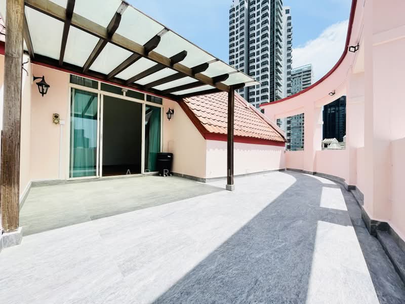 Claremont, 161 Killiney Road, 5 Bedrooms, 2,636 sqft, Apartment For Rent, by April Lee, 23618257 - Upper Level Open Roof Terrace - PropertyGuru.com.sg