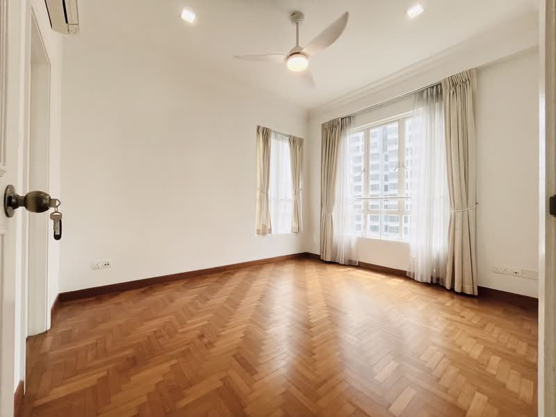 Claremont, 161 Killiney Road, 5 Bedrooms, 2,636 sqft, Apartment For Rent, by April Lee, 23618257 - Lower Level Master Room - PropertyGuru.com.sg
