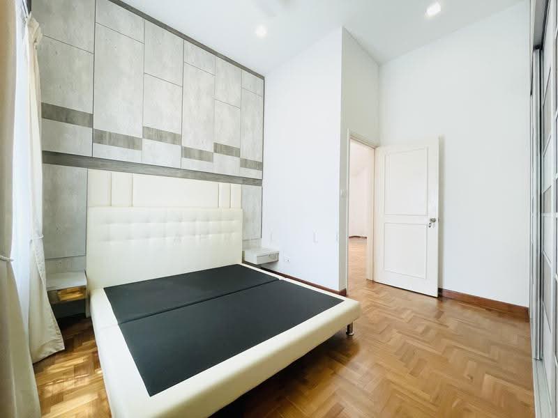 Claremont, 161 Killiney Road, 5 Bedrooms, 2,636 sqft, Apartment For Rent, by April Lee, 23618257 - Upper Level Master Room - PropertyGuru.com.sg