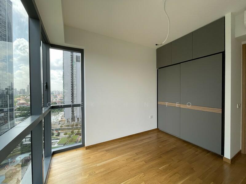 Twin VEW, 91 West Coast Vale, 3 Bedrooms, 1,141 sqft, Condominium For Rent, by Chiek Chin Teo, 23619891 - Master bedroom with corner window design. - PropertyGuru.com.sg