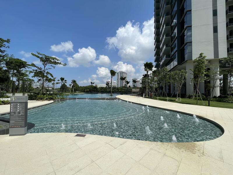Twin VEW, 91 West Coast Vale, 3 Bedrooms, 1,141 sqft, Condominium For Rent, by Chiek Chin Teo, 23619891 - Cooling children jacuzzi pool. - PropertyGuru.com.sg