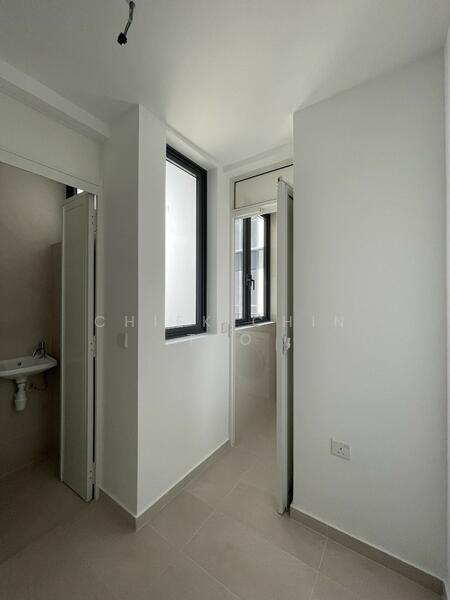 Twin VEW, 91 West Coast Vale, 3 Bedrooms, 1,141 sqft, Condominium For Rent, by Chiek Chin Teo, 23619891 - Utilities room with a functional bath. - PropertyGuru.com.sg