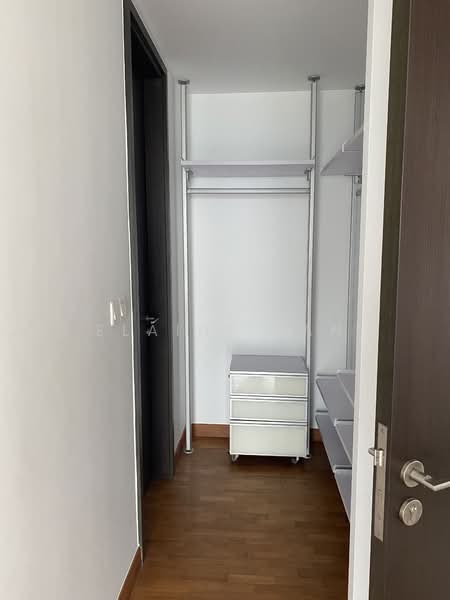 The Rochester Residences, 33 Rochester Drive, 2 Bedrooms, 1,302 sqft, Condominium For Rent, by Elaine Tan, 23622046 - Walk-in Wardrobe - PropertyGuru.com.sg