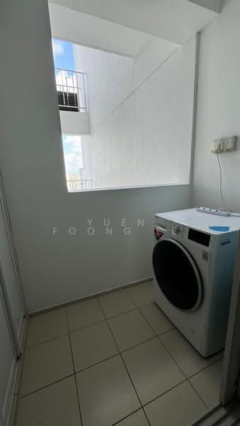 The Metropolitan Condominium, 6 Alexandra View, Alexandra / Commonwealth, 2 Bedrooms, 1,033 sqft, Condominium For Rent, by Yuen Foong Ee, 23626534 - Balcony - PropertyGuru.com.sg