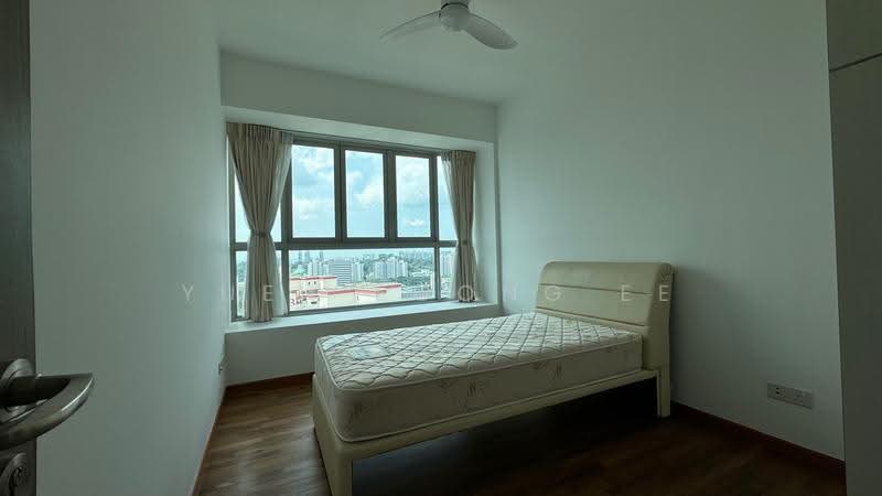 The Metropolitan Condominium, 6 Alexandra View, Alexandra / Commonwealth, 2 Bedrooms, 1,033 sqft, Condominium For Rent, by Yuen Foong Ee, 23626534 - Bedroom - PropertyGuru.com.sg