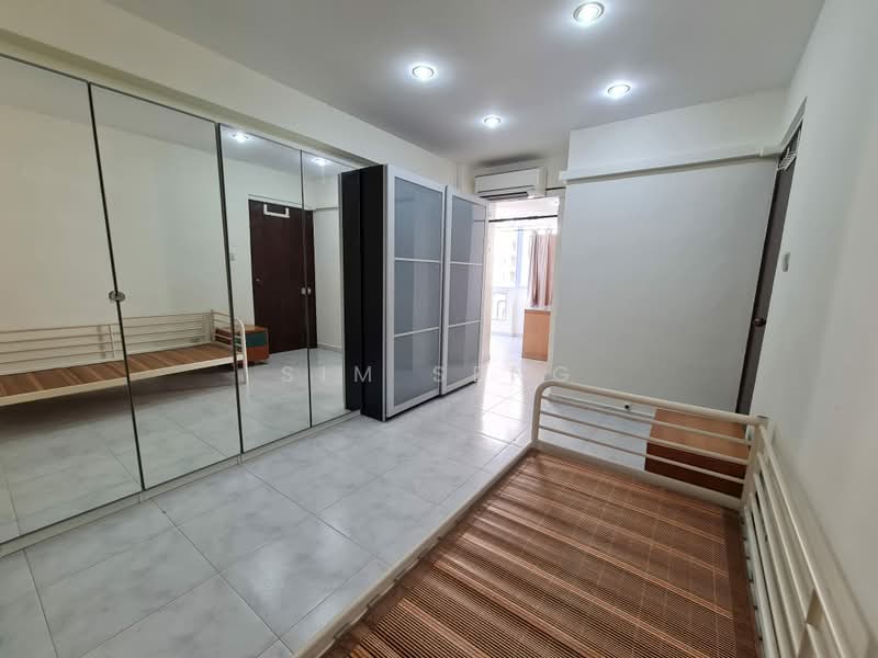 Pandan Valley, 4 Pandan Valley, 4 Bedrooms, 1,700 sqft, Condominium For Rent, by Sim Seng, 23628950 - Bedroom 4 - comes with a study corner - PropertyGuru.com.sg