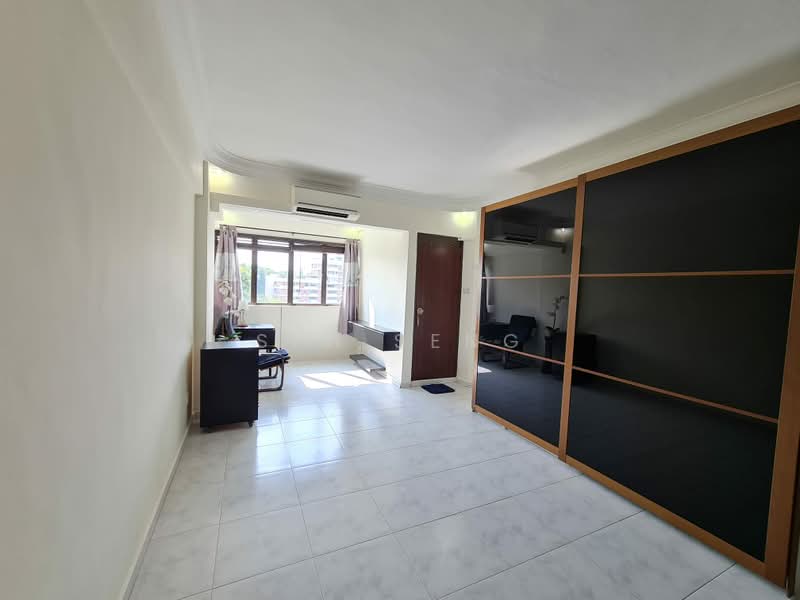 Pandan Valley, 4 Pandan Valley, 4 Bedrooms, 1,700 sqft, Condominium For Rent, by Sim Seng, 23628950 - Master bedroom with ensuite toilet - PropertyGuru.com.sg
