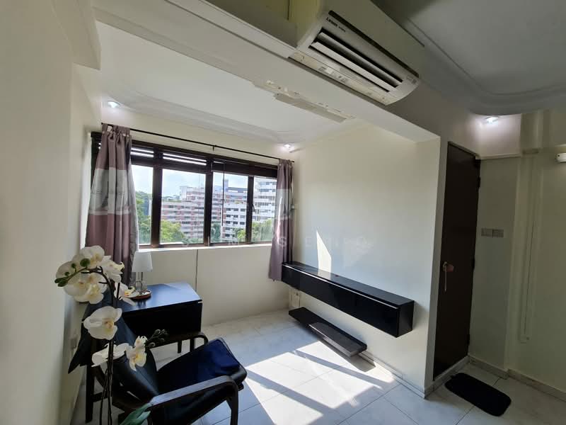 Pandan Valley, 4 Pandan Valley, 4 Bedrooms, 1,700 sqft, Condominium For Rent, by Sim Seng, 23628950 - Master bedroom quiet corner - PropertyGuru.com.sg