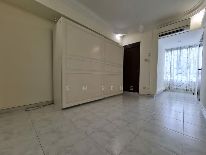 Pandan Valley, 4 Pandan Valley, 4 Bedrooms, 1,700 sqft, Condominium For Rent, by Sim Seng, 23628950 - Bedroom 2 with Ensuite Toilet - PropertyGuru.com.sg