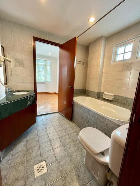 Melrose Drive, Melrose Drive, Macpherson / Potong Pasir, 6 Bedrooms, 4,700 sqft, Detached House For Rent, by Edward Hoi, 23641207 - Bathroom - PropertyGuru.com.sg