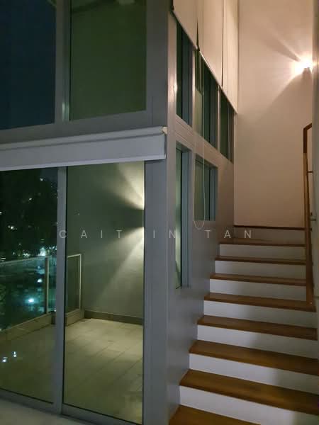 Regency Suites, 36 Kim Tian Road, 1 Bedroom, 1,100 sqft, Condominium For Rent, by Caitlin Tan, 23650816 - Nice internal stairs with lots of light - PropertyGuru.com.sg