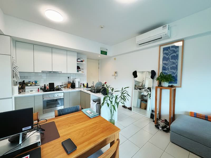 Regency Suites, 36 Kim Tian Road, 1 Bedroom, 1,100 sqft, Condominium For Rent, by Caitlin Tan, 23650816 - Fully equipped open concept kitchen with lots of natural light - PropertyGuru.com.sg