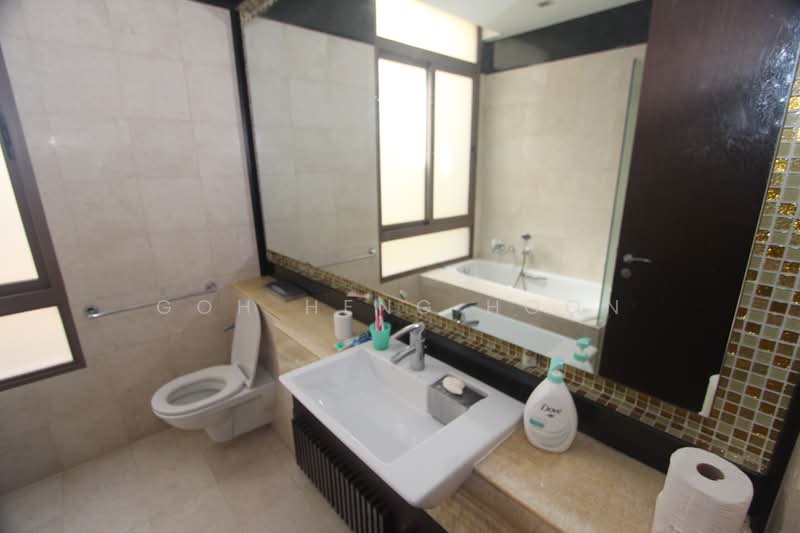 Ocean Drive, Ocean Drive, Harbourfront / Telok Blangah, 4 Bedrooms, 3,000 sqft, Terraced House For Rent, by Goh Heng Hoon, 23651391 - Master Bathroom - PropertyGuru.com.sg