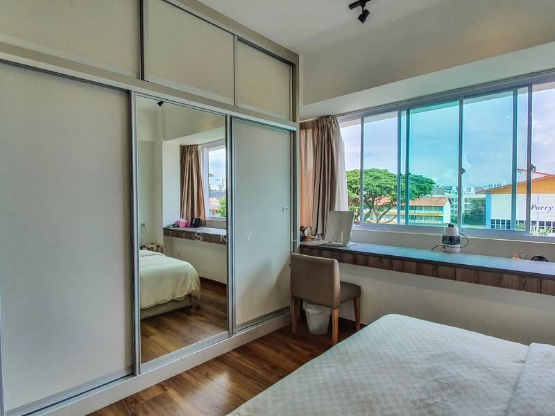 Parry Court, 35 Parry Avenue, 3 Bedrooms, 1,098 sqft, Apartment For Rent, by Sky Lai, 23655188 - Master - Ample wardrobe space - PropertyGuru.com.sg