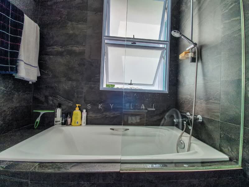 Parry Court, 35 Parry Avenue, 3 Bedrooms, 1,098 sqft, Apartment For Rent, by Sky Lai, 23655188 - Master Bath - PropertyGuru.com.sg