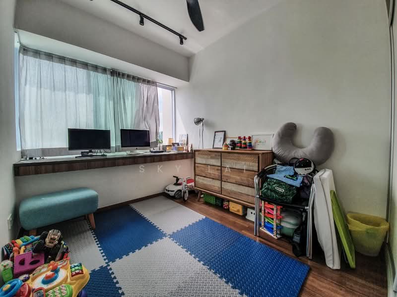Parry Court, 35 Parry Avenue, 3 Bedrooms, 1,098 sqft, Apartment For Rent, by Sky Lai, 23655188 - Bedroom 2 - unblocked view, good size - PropertyGuru.com.sg