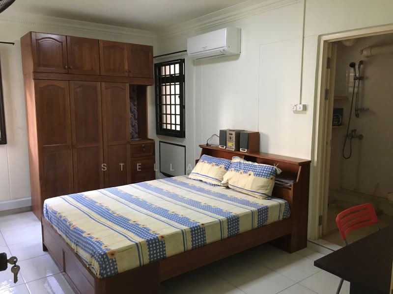 132 Rivervale Street, 132 Rivervale Street, 3 Bedrooms, 1,291 sqft, HDB Flat For Rent, by Stella Kuek, 23659447 - Master Bedroom With Built-in Wardrobe - PropertyGuru.com.sg