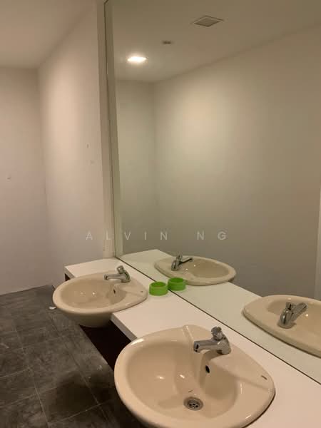 One Raffles Place, 1 Raffles Place, 1,800 sqft, Other Retail For Rent, by Alvin Ng, 23668030 - Attached toilet  - CommercialGuru.com.sg