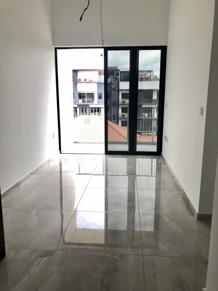 The Verandah Residences, 231 Pasir Panjang Road, 2 Bedrooms, 710 sqft, Condominium For Rent, by Andy Chua, 23670663 - High ceiling living hall - PropertyGuru.com.sg