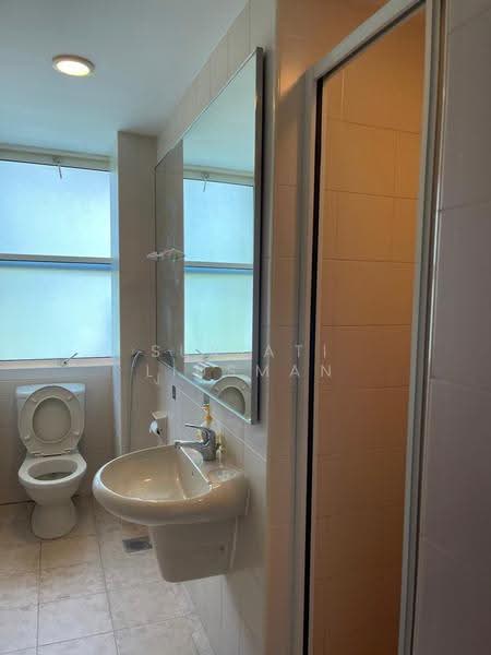 St Michael's Condo, 19 Saint Michael's Road, Balestier / Toa Payoh, 3 Bedrooms, 1,432 sqft, Condominium For Rent, by Suriati Liusman, 23673114 - Common Bathroom - PropertyGuru.com.sg