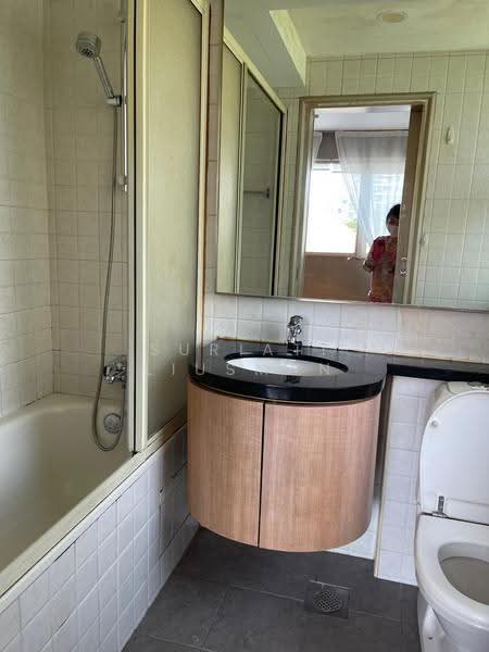 St Michael's Condo, 19 Saint Michael's Road, Balestier / Toa Payoh, 3 Bedrooms, 1,432 sqft, Condominium For Rent, by Suriati Liusman, 23673114 - Master Bathroom - PropertyGuru.com.sg