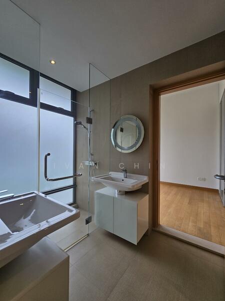 Jack & Jill Ensuite (Common Bedrooms 2&3)