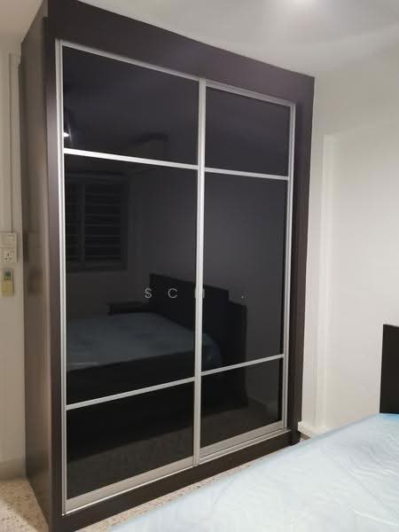 Built-in sliding wardrobe