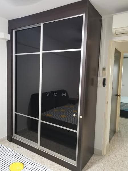 Built-in sliding wardrobe