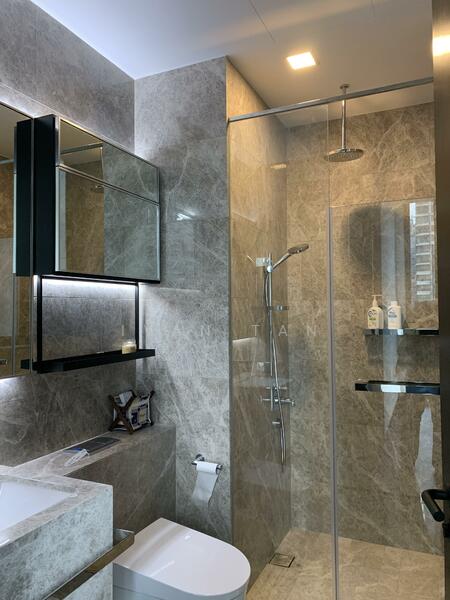 Martin Modern, 8 Martin Place, 2 Bedrooms, 883 sqft, Apartment For Rent, by Ivan Tan, 23678675 - MASTER BATHROOM - PropertyGuru.com.sg