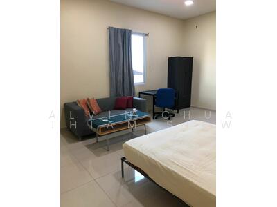 For Rent - Room in semi-detached house near clementi