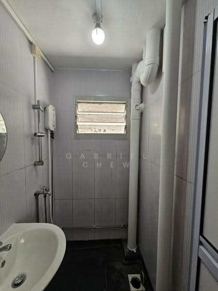 67 Kallang Bahru, 67 Kallang Bahru, Balestier / Toa Payoh, 2 Bedrooms, 656 sqft, HDB Flat For Rent, by Gabriel Chew, 23688084 - Bathroom - PropertyGuru.com.sg