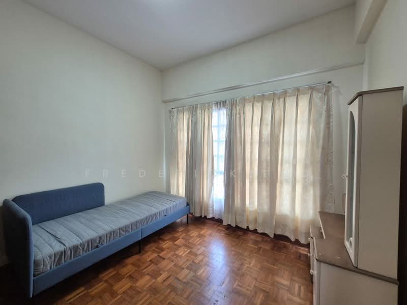 Gold Coast Condo, 366 Pasir Panjang Road, 3 Bedrooms, 1,475 sqft, Condominium For Rent, by Frederick Foo, 23722037 - PropertyGuru.com.sg
