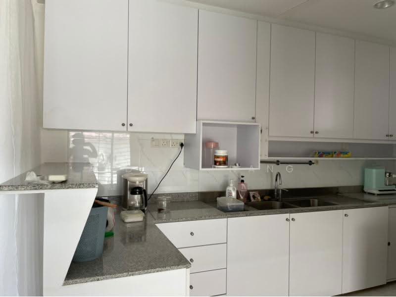 Kovan 2sty corner terrace, Kovan road, Hougang / Punggol / Sengkang, 6 Bedrooms, 3,400 sqft, Semi-Detached House For Rent, by Audrey Phang, 23722051 - dry kitchen - PropertyGuru.com.sg