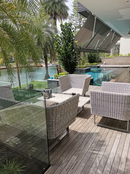 For Rent - Paradise Island