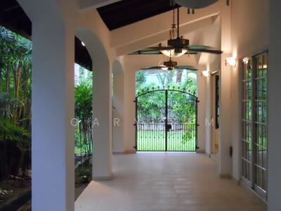 For Rent - Nostalgic Semi d with Lush Greenery